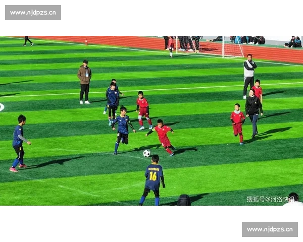 激烈对决足球半决赛燃情开赛 八强强者谁将脱颖而出成就梦想 - 副本 (3)