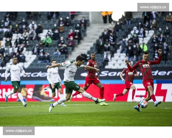 精彩对决：足球赛场激战连连 双方拼劲十足终分高下